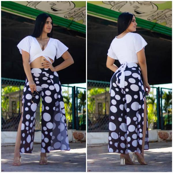 Pantaloneta Abierta Blusa Amarada Atras De Mangas Con Pinzas